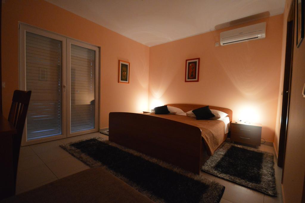 Rezidence Castello Apartments Zrnovo Esterno foto