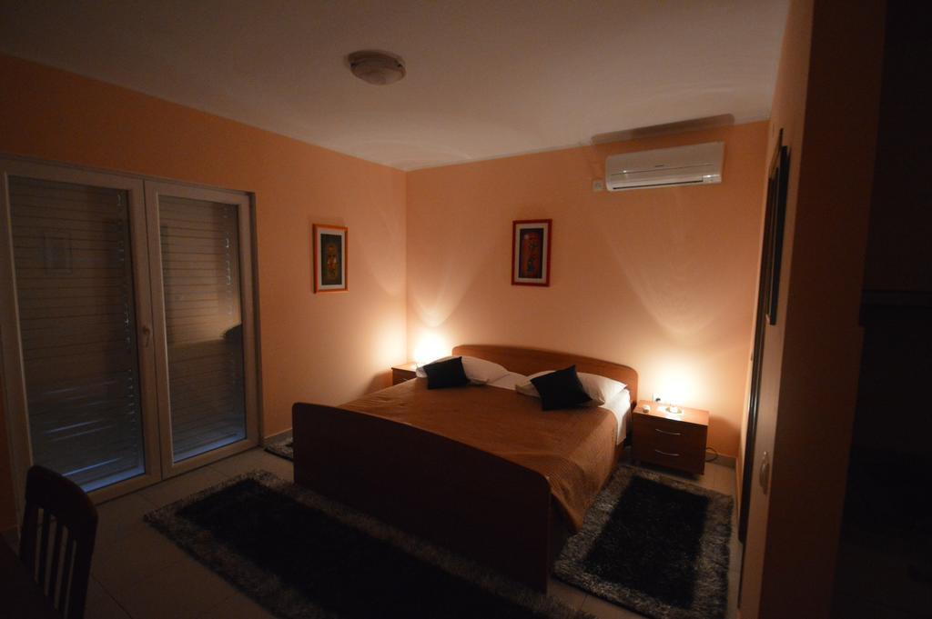 Rezidence Castello Apartments Zrnovo Esterno foto