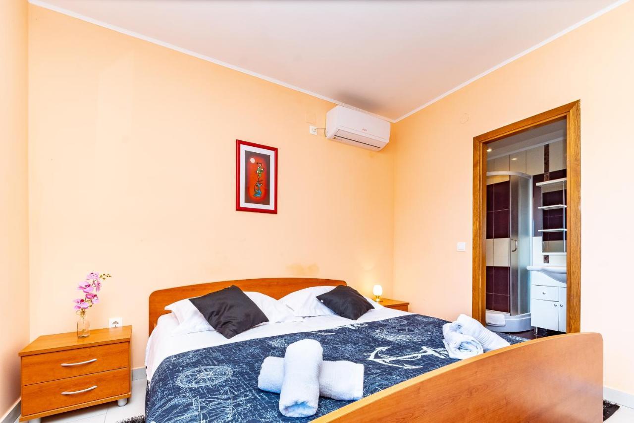 Rezidence Castello Apartments Zrnovo Esterno foto