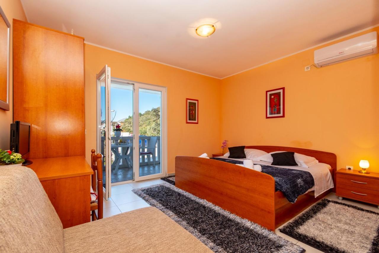 Rezidence Castello Apartments Zrnovo Esterno foto
