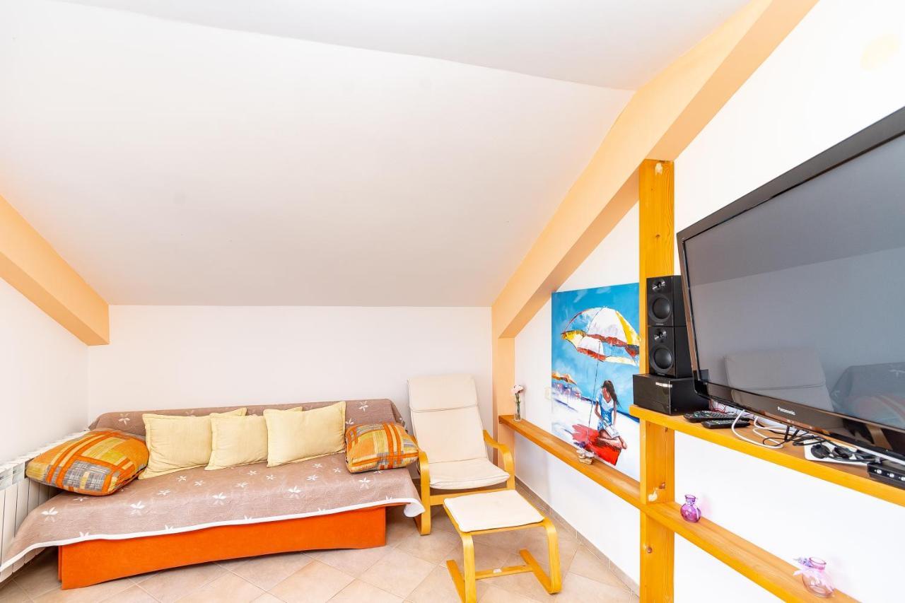 Rezidence Castello Apartments Zrnovo Esterno foto