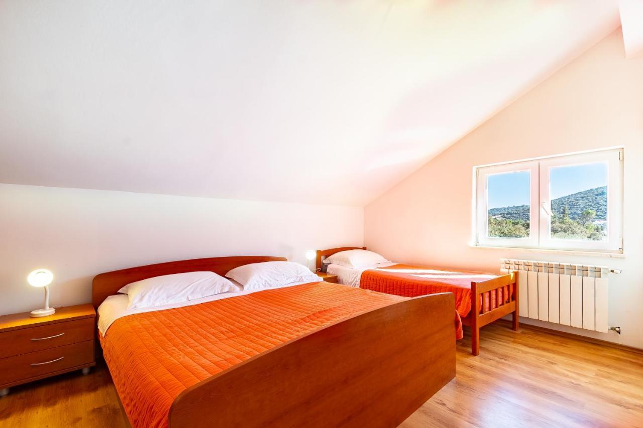 Rezidence Castello Apartments Zrnovo Esterno foto